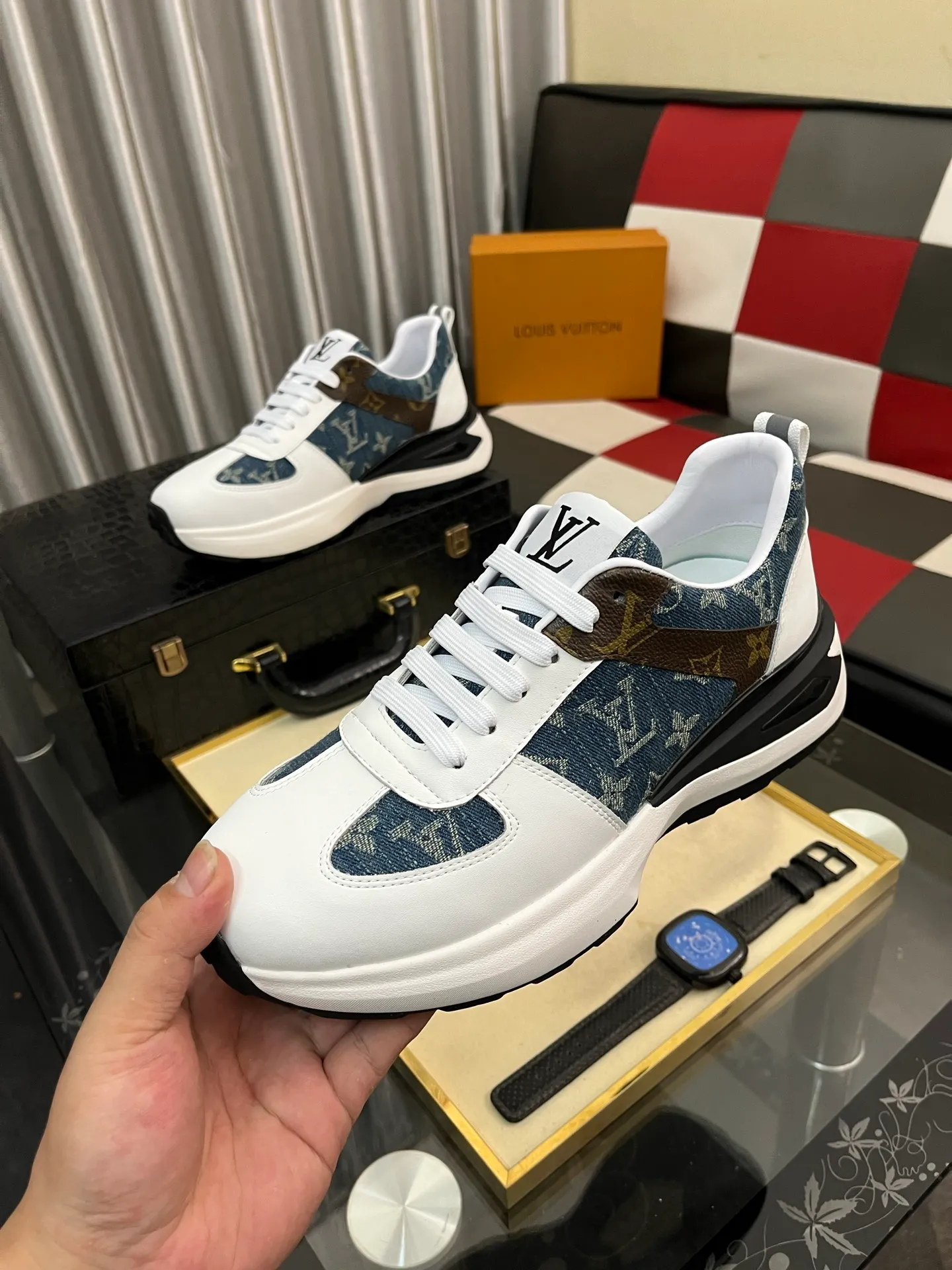Men's shoes 💰458⌚️⌚️《Louis vuitton/LV Louis Vuitton》original quality.~ Unique modern style sneakers. 🏃A must-have casual shoe for trendy men😍😍 Original brand imported from Italy, imported original leather, cowhide lining (refuses to discolor and grind feet) sole: original sole provided by the original factory, French lazy style design ⚠️Fit to the feet, original quality, super comfortable original sole. Code number: 38-442️⃣Colors available